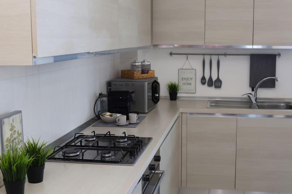 - Vicino Al Centro - Free Parking & Wi-fi Apartamento Módena