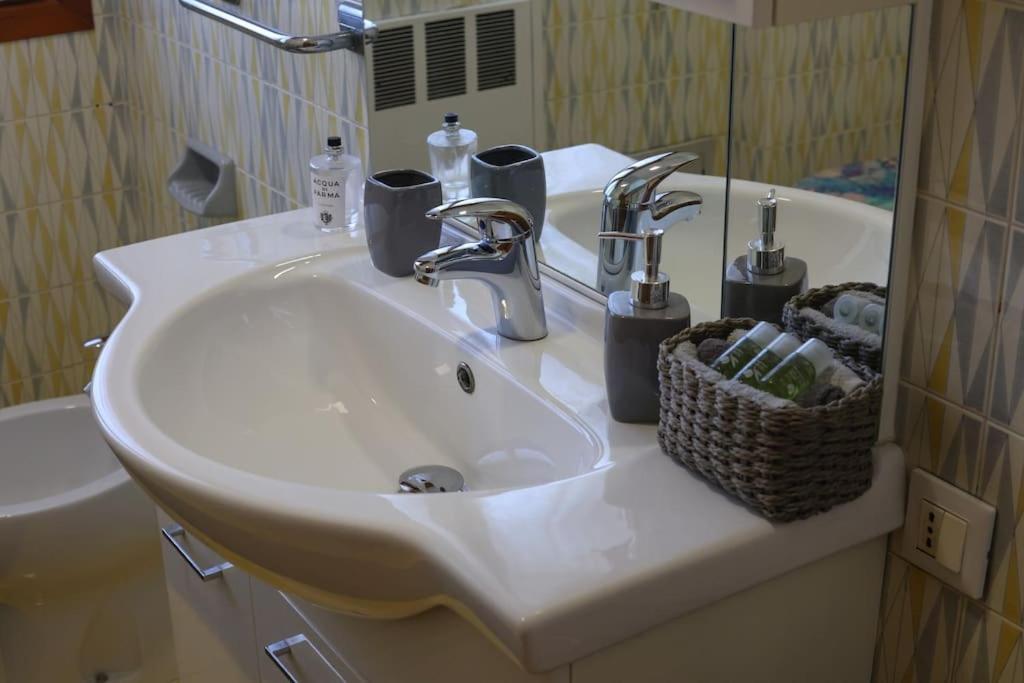 Apartamento - Vicino Al Centro - Free Parking & Wi-fi *