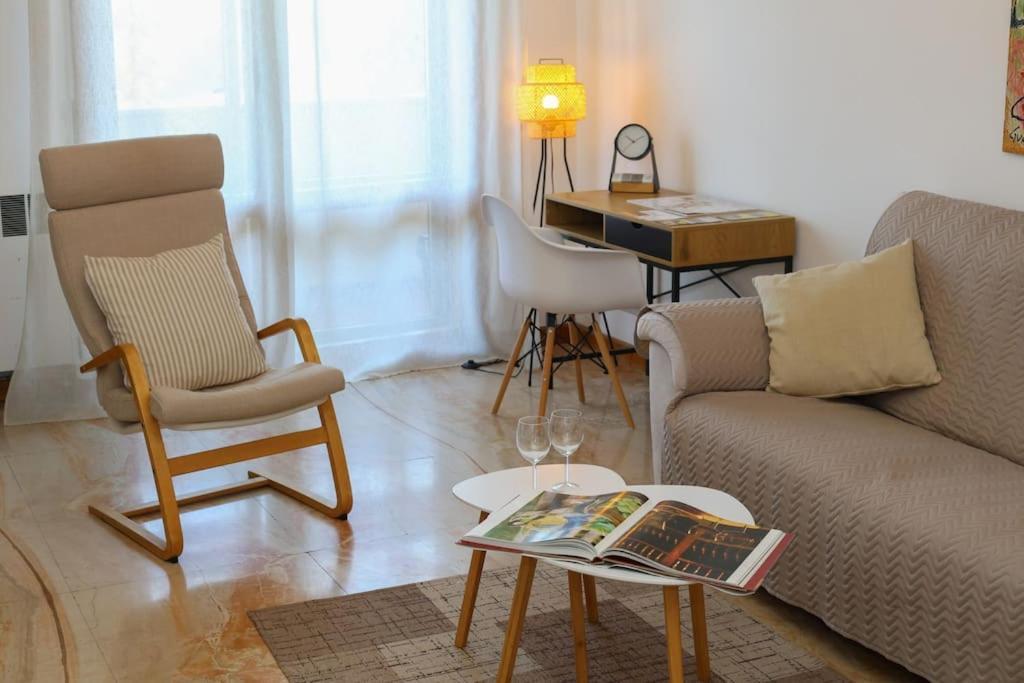 Apartamento - Vicino Al Centro - Free Parking & Wi-fi Módena